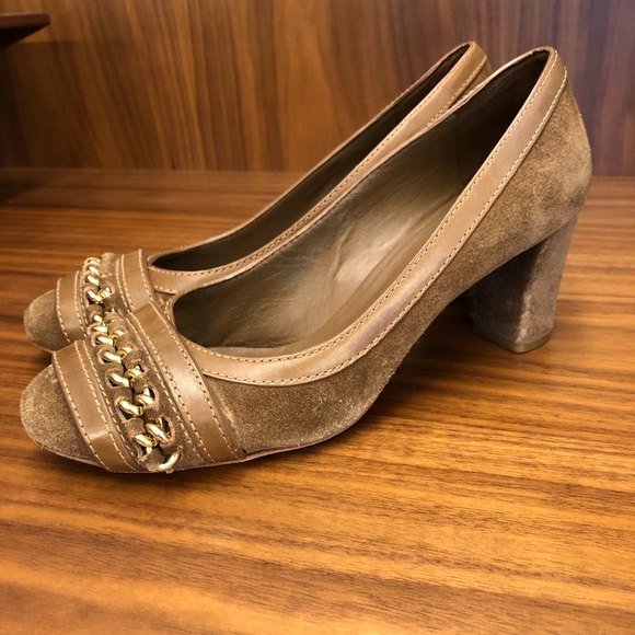 Tory Burch Shoes - Tory Burch Tan Suede Mid Heel Pump
